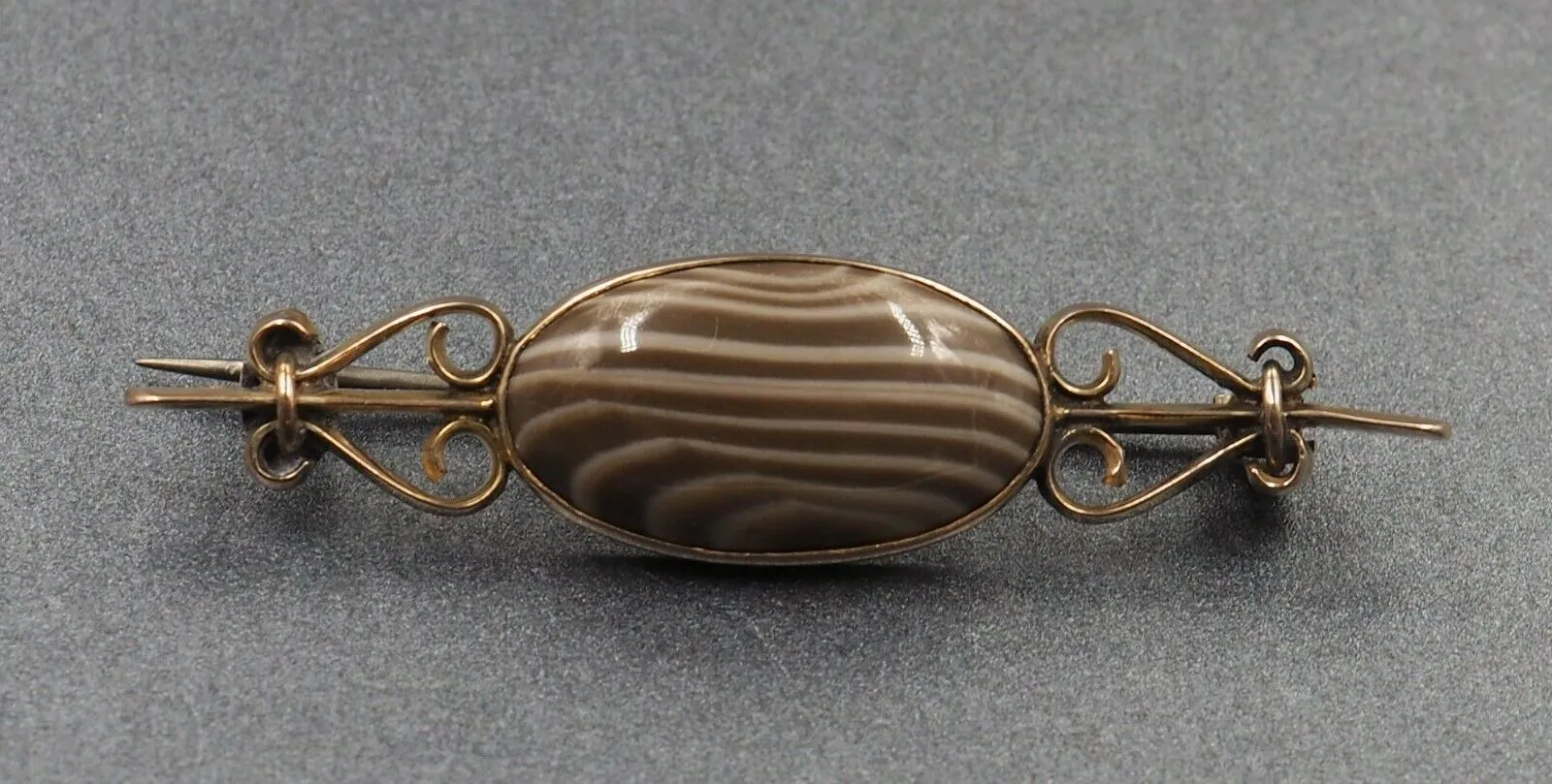 9ct Yellow Gold Banded Agate Brooch