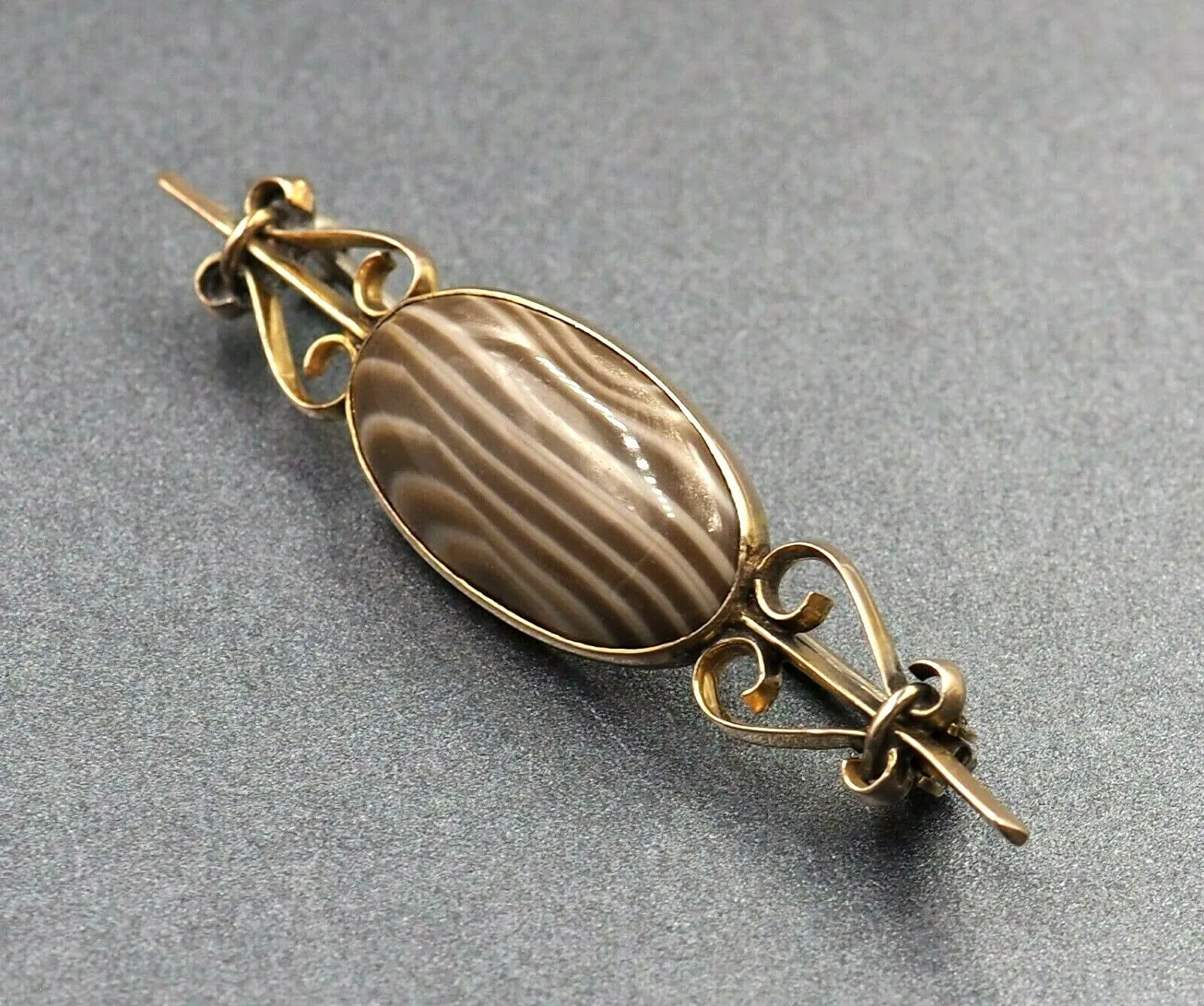 9ct Yellow Gold Banded Agate Brooch