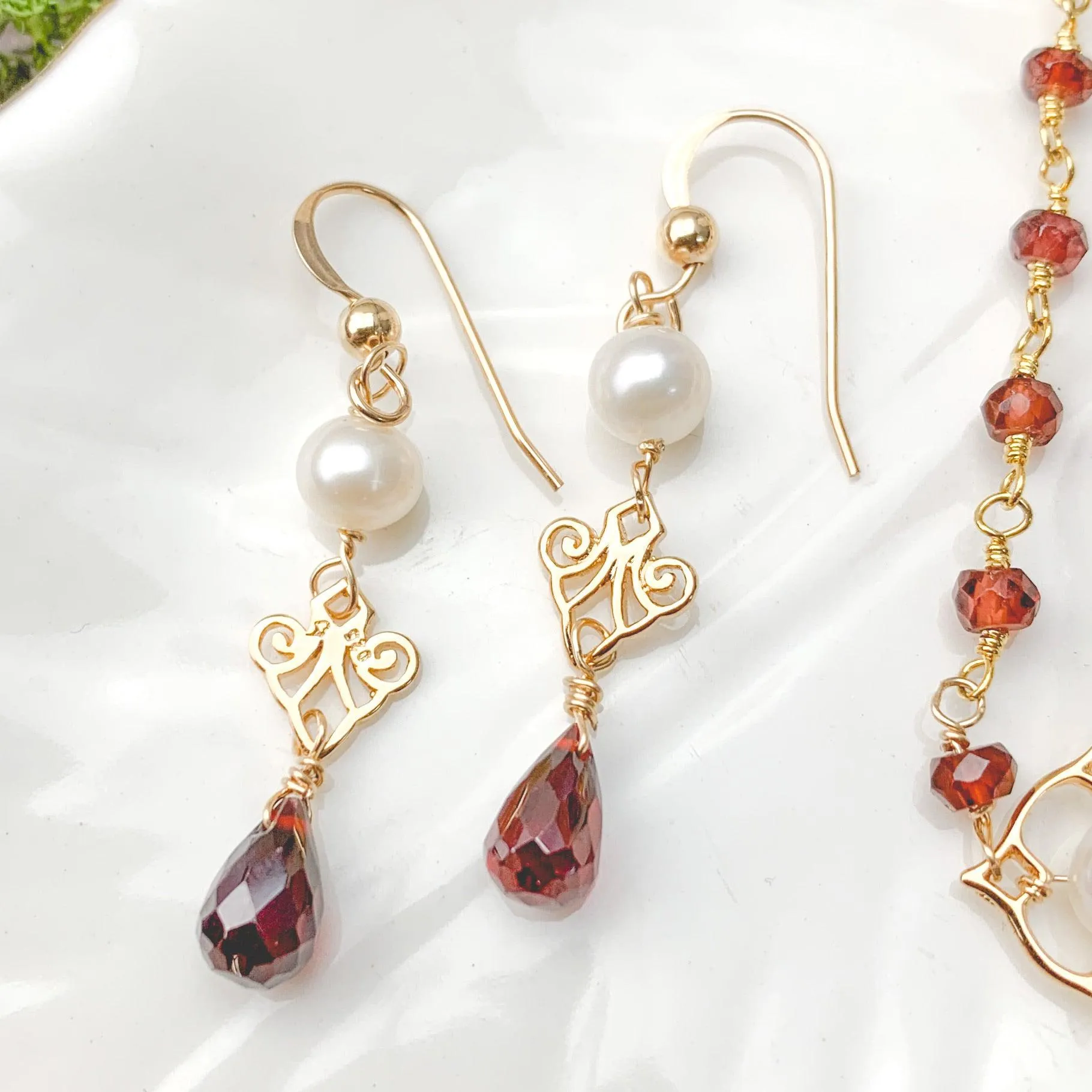 Delicate Garnet and Pearl Filigree Layering Necklace and Earrings