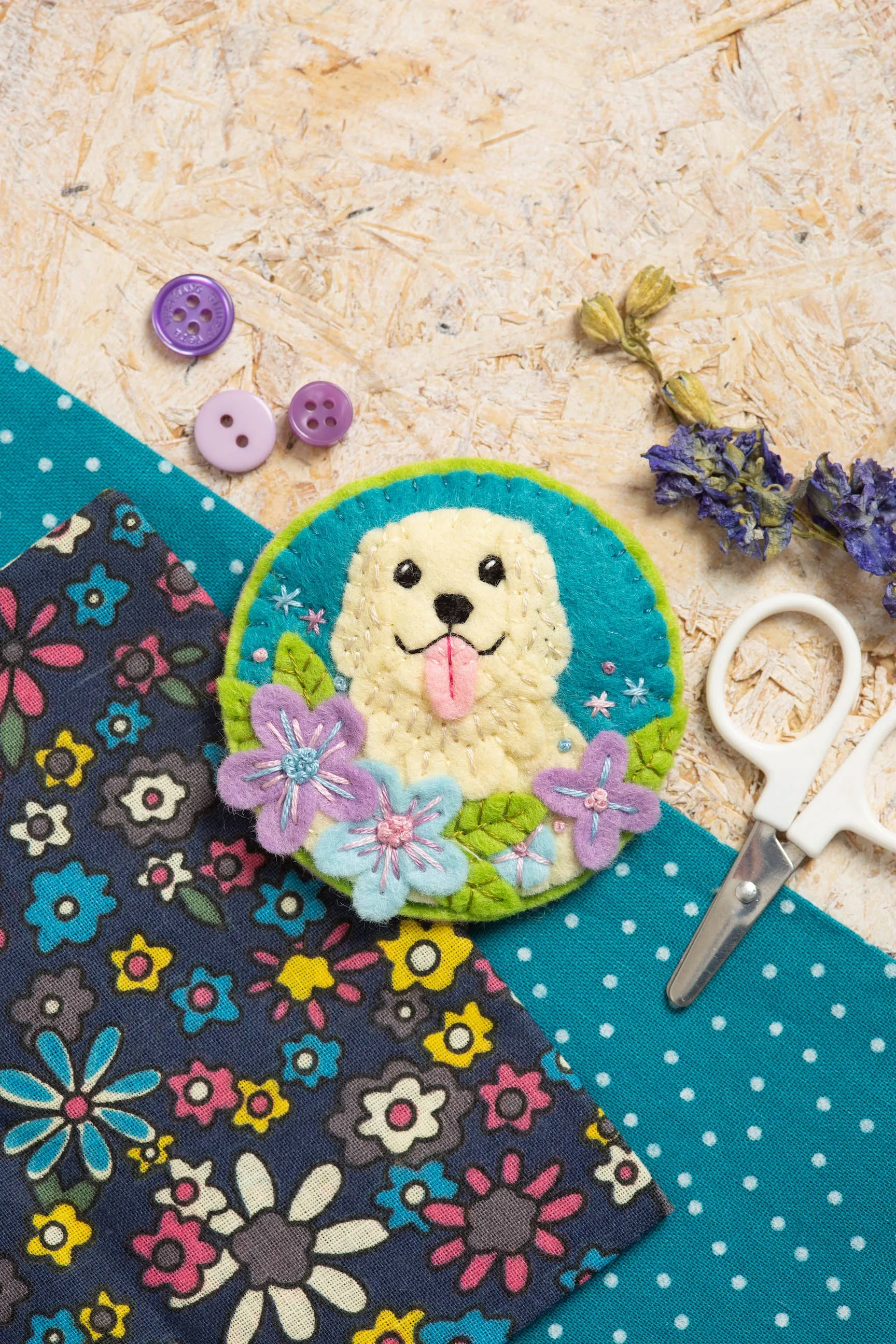 Golden Retriever Brooch Felt Craft Kit