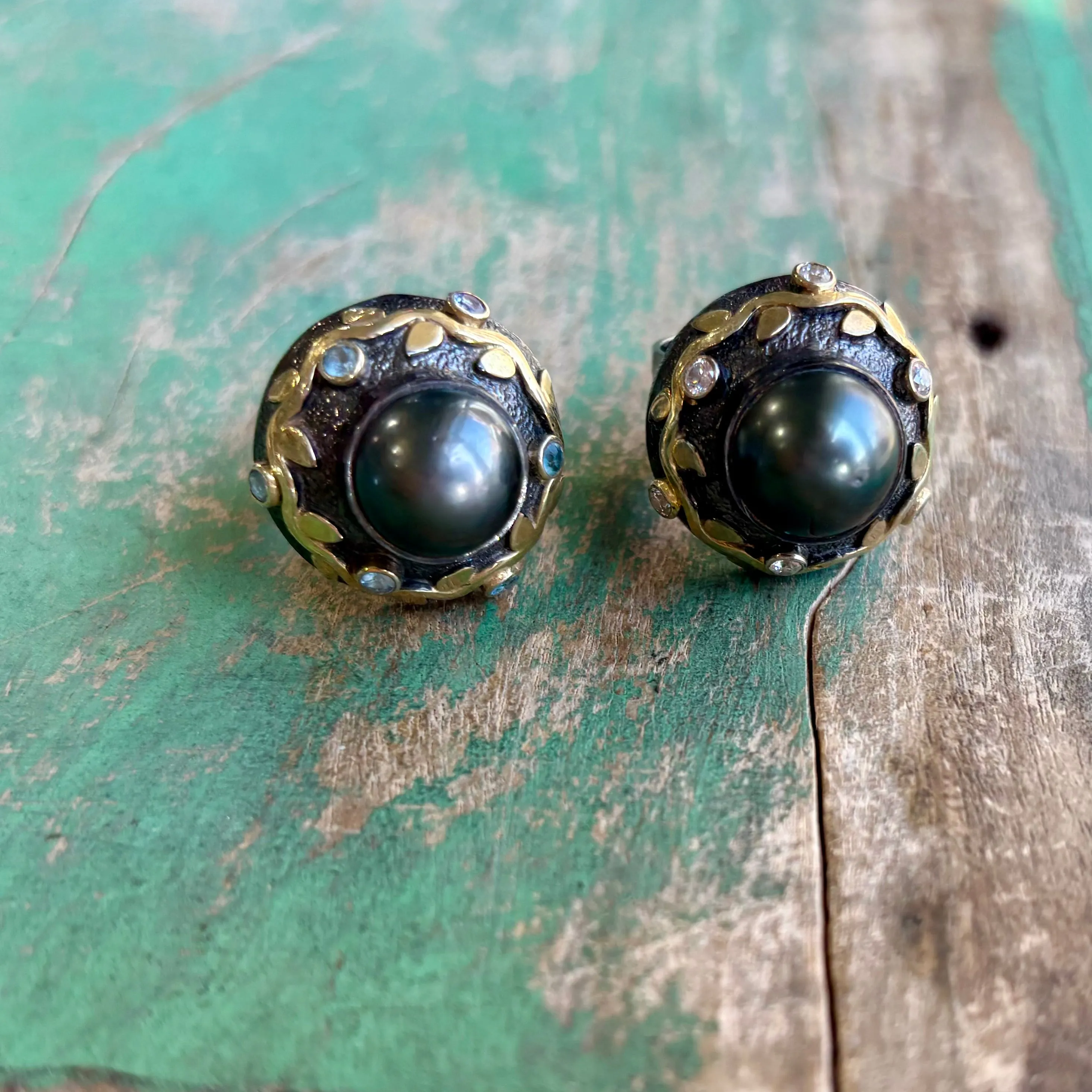 Stems And Gems Round Black Pearl Ring