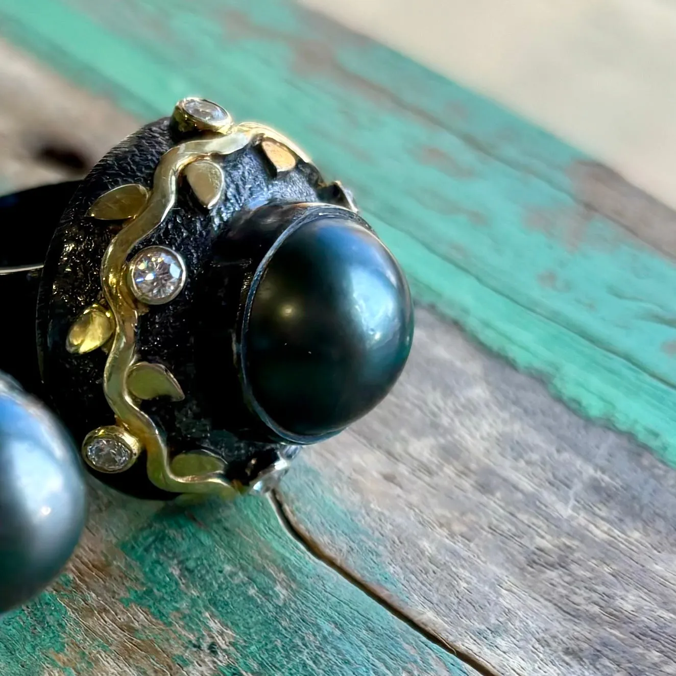 Stems And Gems Round Black Pearl Ring