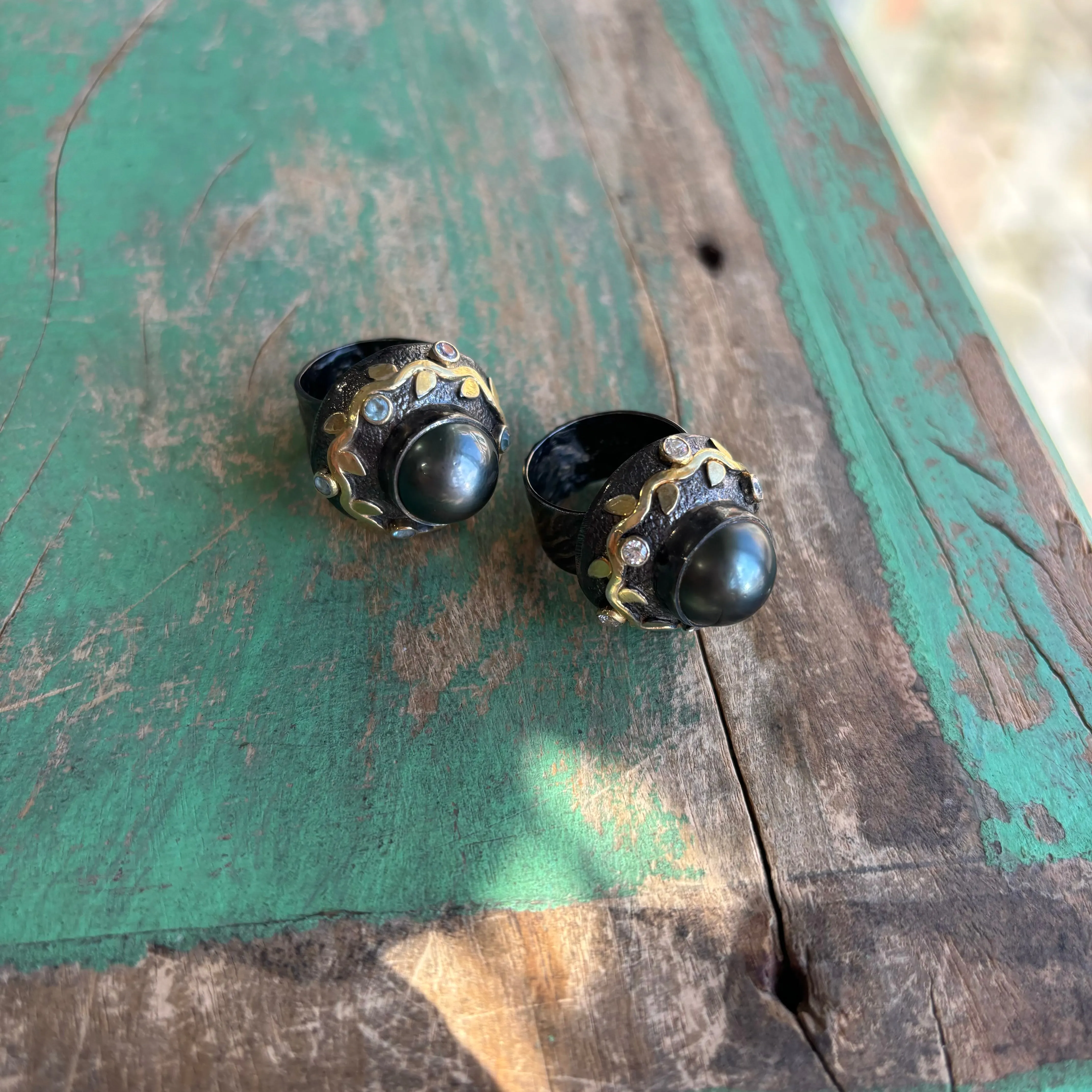 Stems And Gems Round Black Pearl Ring